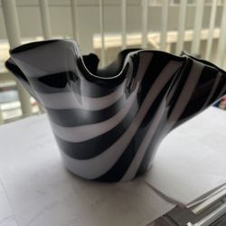 ONE OF A KIND VASE - POTTERY PAINTED WITH ZEBRA STRIPES - ~9" DIAMETER 5" H