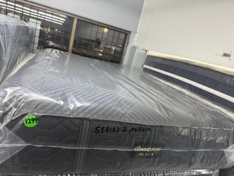 QUEEN SIZE SIMMONS BEAUTYREST BLACK SERIES 2 (MEDIUM) MATTRESS & BOX SPRING BED SET