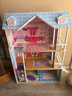 Wooden Dollhouse