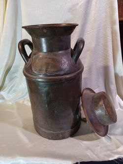 Antique 20" 10 Gallon Blue Valley Creamery Metal Can