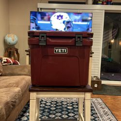 Brand new Yeti Roadie 32 WHEELED COOLER Original price $375