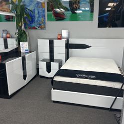 Stunning White Italian Lacquer 5pc Bedroom Set On Sale Now 