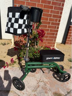 Knee rover with cup/cell phone holder and basket