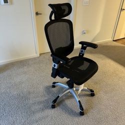 Staples Hyken Ergonomic Mesh Swivel Task Chair