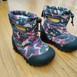 Bogs, winter boots, toddler Size 8