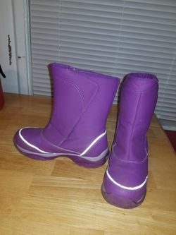 Girls purple snow boots