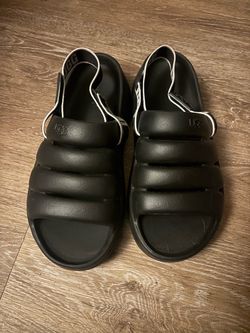 UGG Black Chunky Strap Sandals Soze 6
