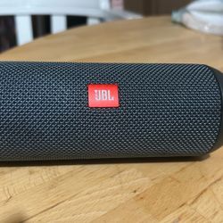 JBL Flip 4 (flip Essential ) Good Condition 
