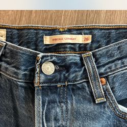 Size 26 Levi’s Rib cage Straight Jeans 
