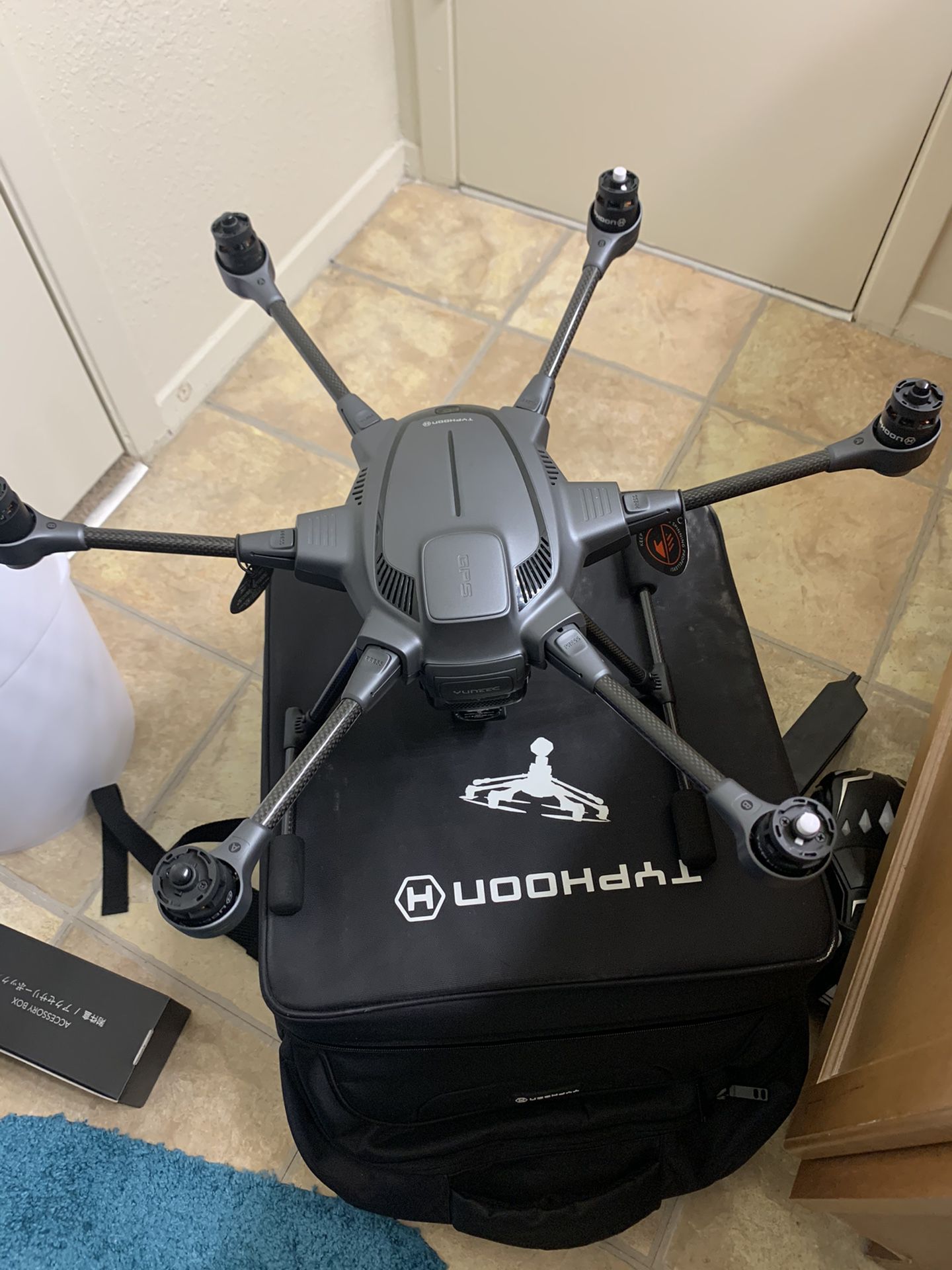 Yuneec Typhoon H pro (MISSING CHARGER)