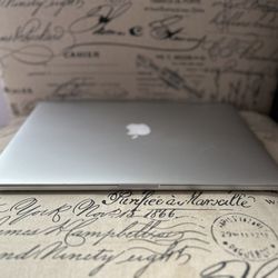 Apple MacBook Pro 15.4 Inches 