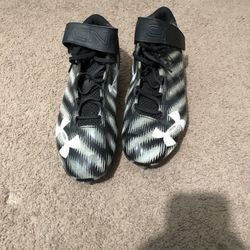 14 wide store football cleats
