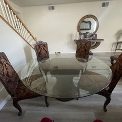 ELEGANT DINING ROOM WITH 6 CHAIRS