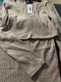 Women 2 piece long sleeve top v neck and skirt tan - size medium new