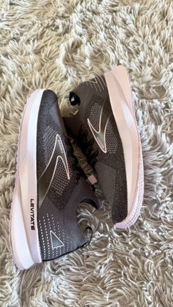 Size 8.5 Women’s Brooks Levitate StealthFit 5 1203591B056.