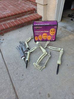 Halloween- Lawn Skulls and Bones