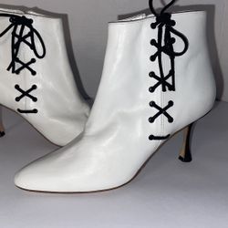 Manolo Blahnik  White Leather Booties Size 5.5 