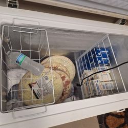 Freezer GE Like New 