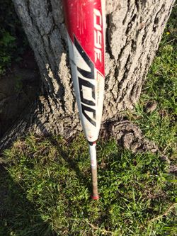 Easton "Double Barrell" ( See Pics) 30 Inch. Located In Glendora.  SEE MY PAGE FOR OTHER BASEBALL EQUIPMENT FOR SALE CHEAP!!!