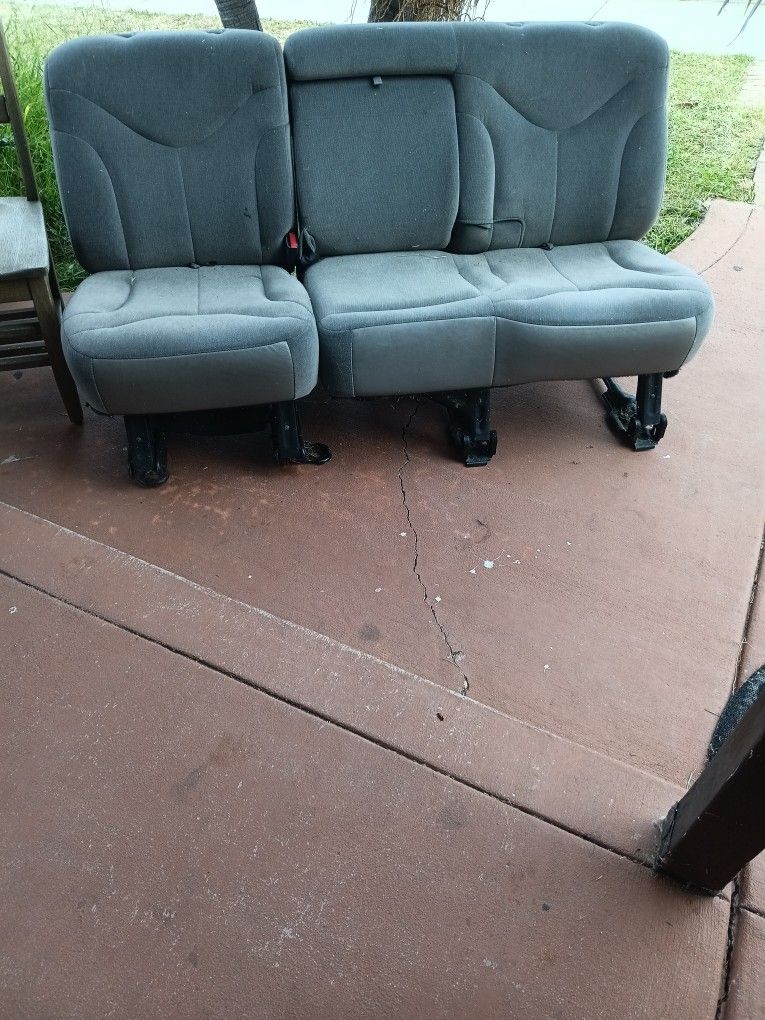 Chevy Suburban 2nd Roll Bench Seat