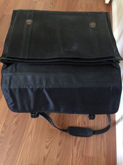 Black Leather had bag