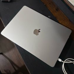 M4 Macbook Air 15” Inch  READ DESCRIPTION!