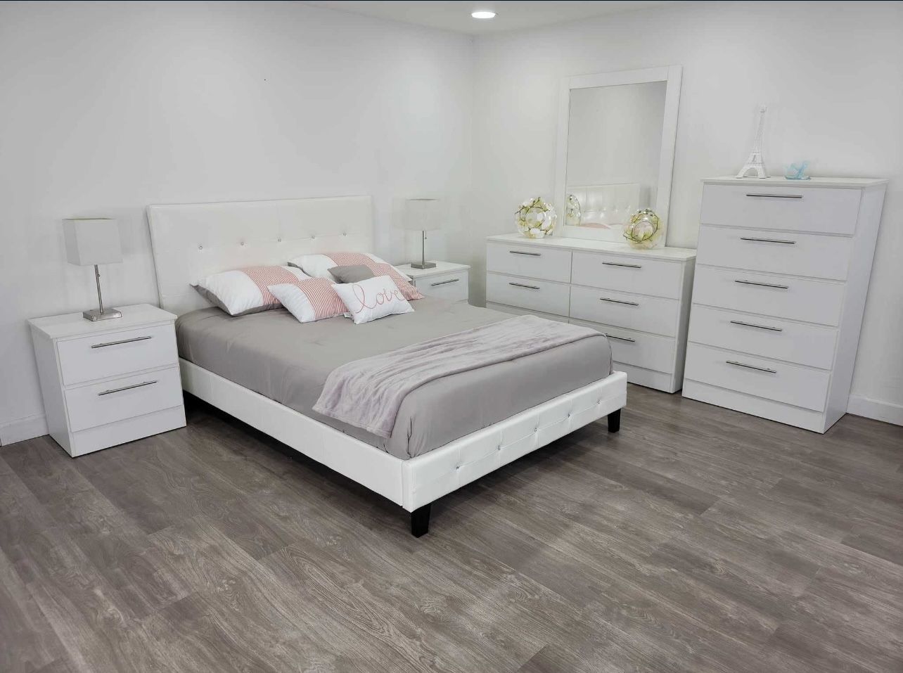 Bedroom Set . Modern Stylish For Your Home ! - Juego De Cuarto ¡ Estilo Moderno Para Su Hogar !