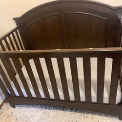Delta Children’s Perry Convertible Crib