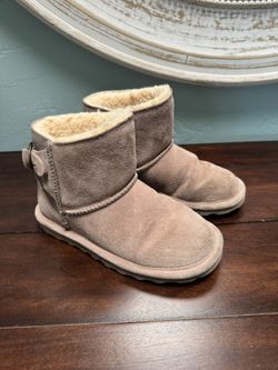 Girls Bear paw Boots Size 3