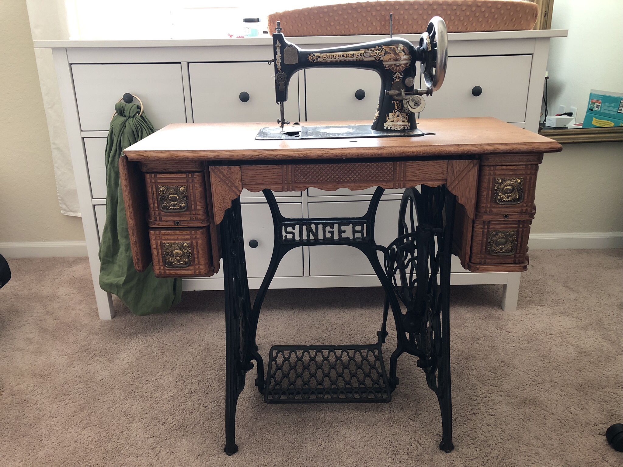 Vintage Singer Sewing Machine with Table - Black & Gold