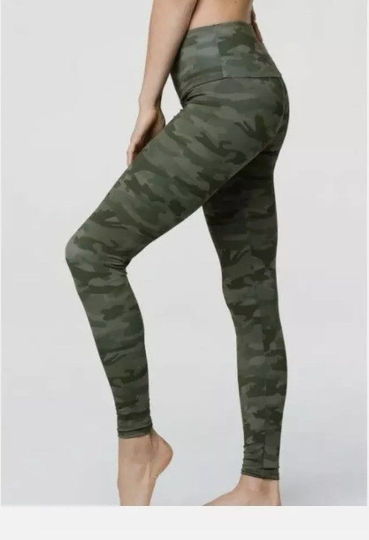Onzie Camo Leggings Size S/M