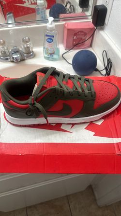 Green and red dunks