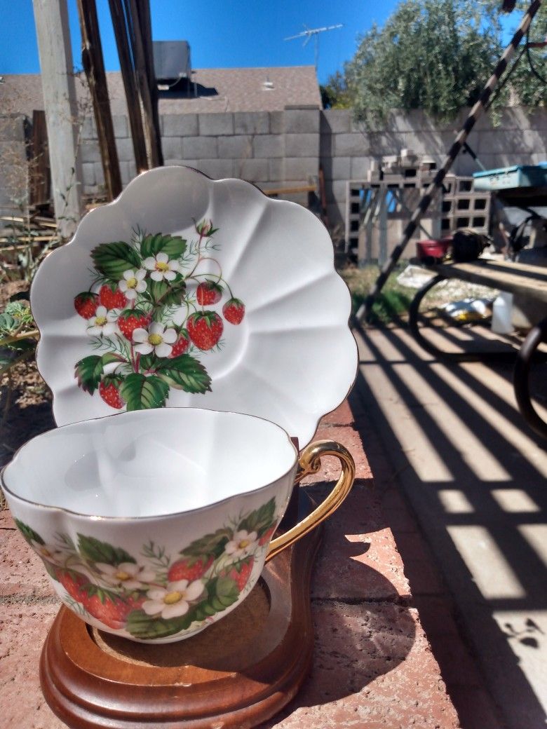 Shelley China Strawberry Tea Cup & Saucer