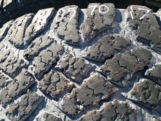 285 70 17 one Goodyear Wrangler tire