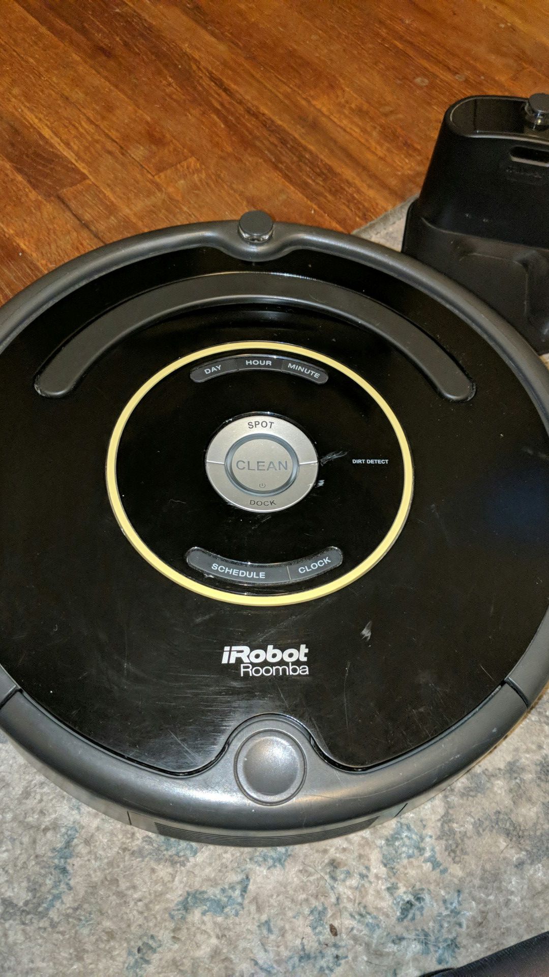 iRobot Roomba 650 vacuum cleaning robot