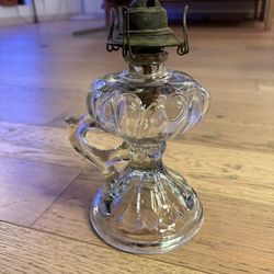 ANTIQUE 19th CENTURY OCTAGONAL GLASS OIL LAMP ON A PEDESTAL BASE FINGER HOLDER