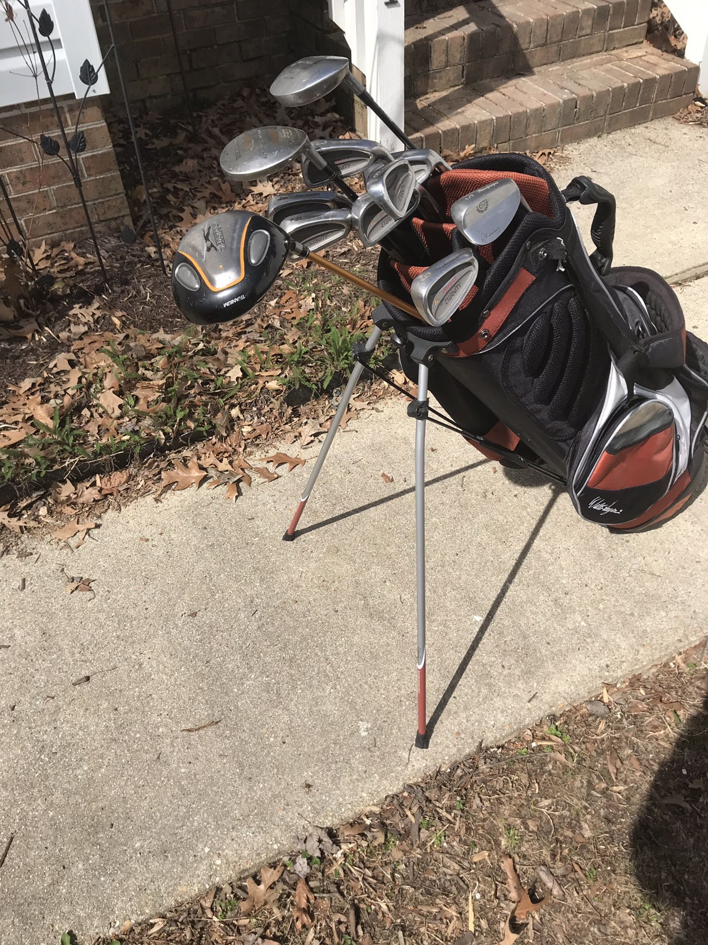 Walter Hagen Golf Club & Golf Bag Set