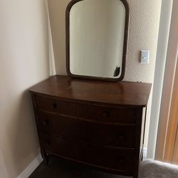 Vintage Dresser With 4 Drawers 