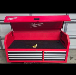 Milwaukee tool chest