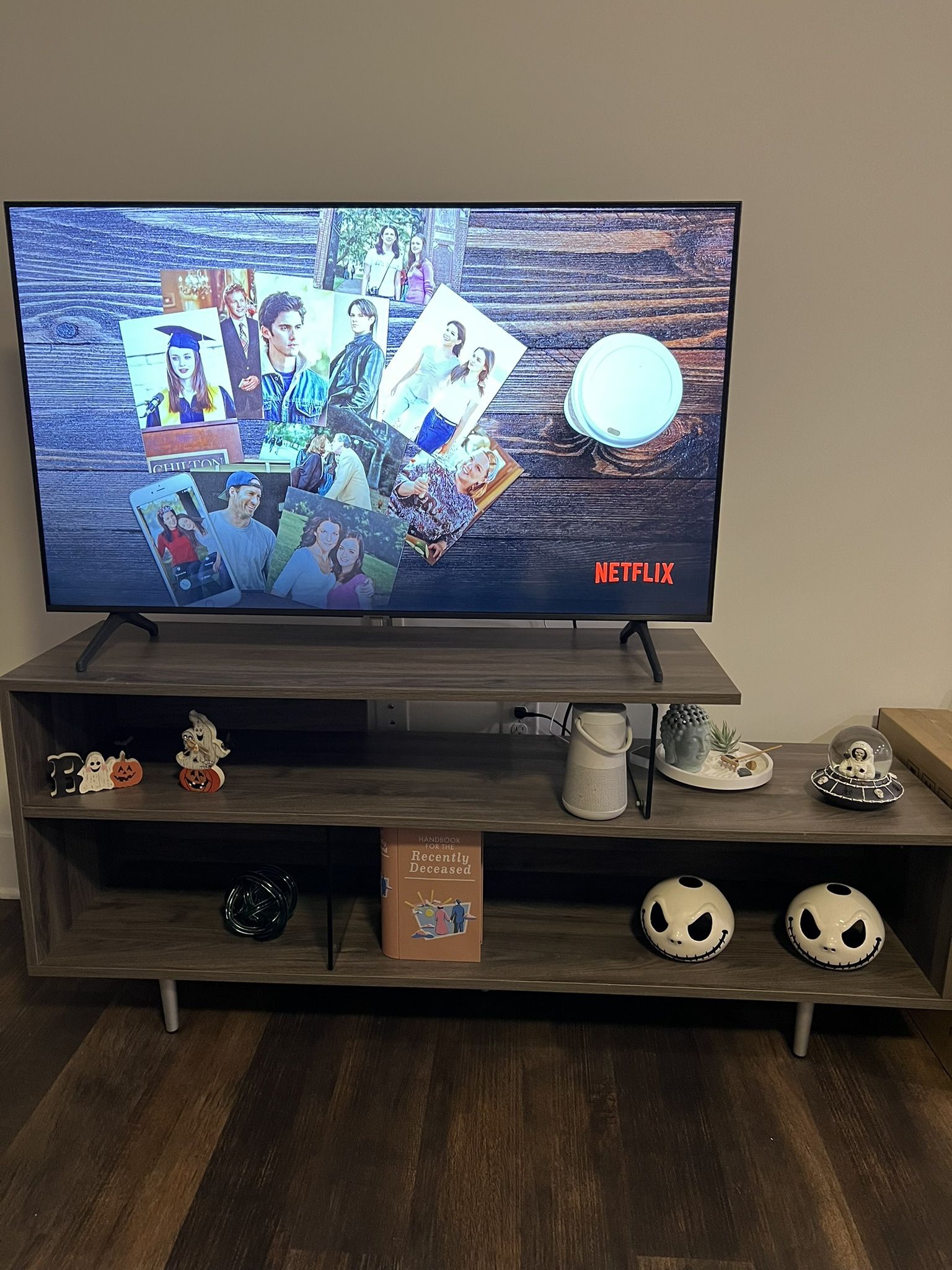 TV Stand 
