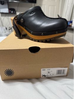 Ugg clogs