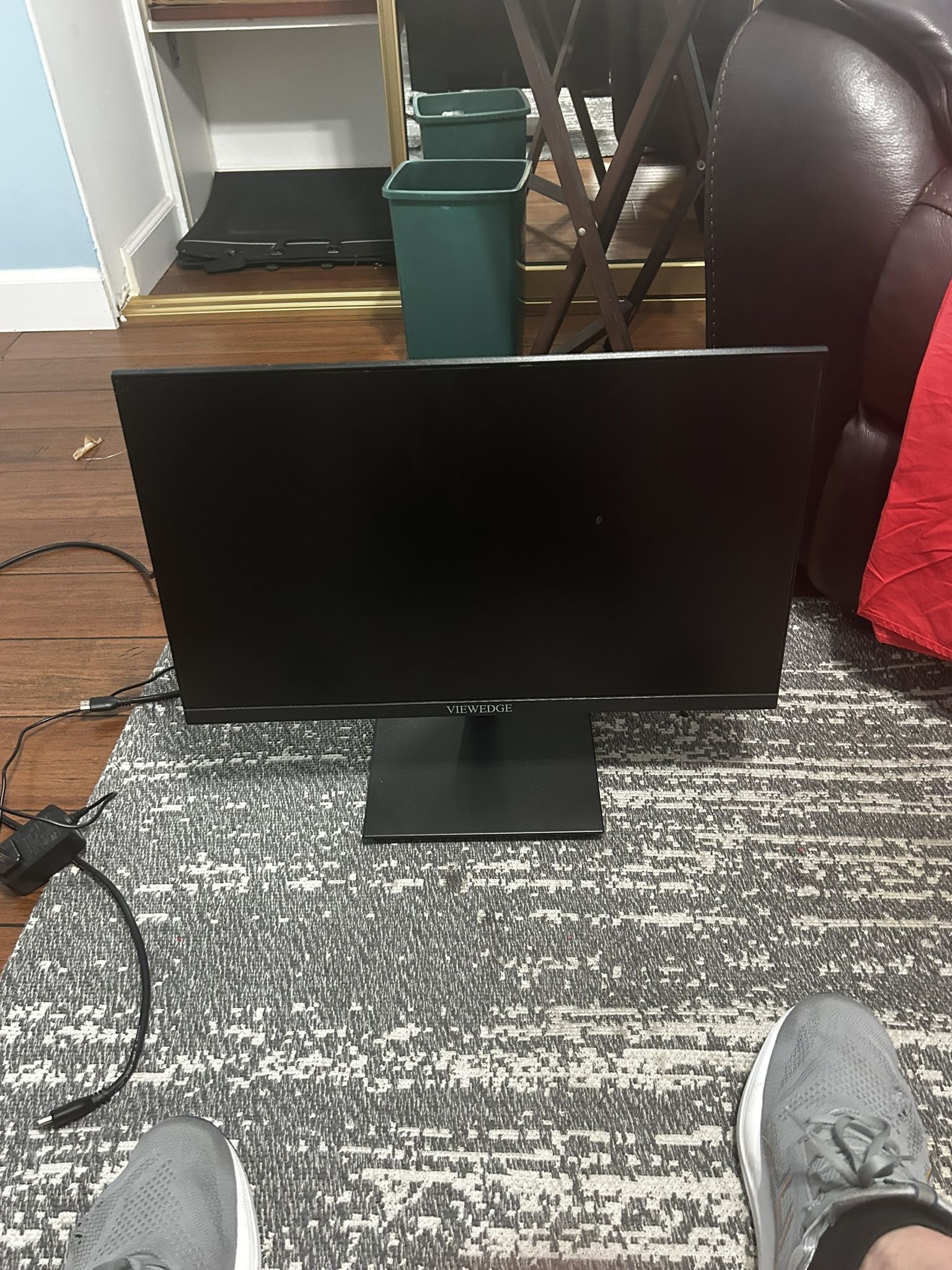 View edge screen monitor