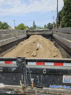 Free dirt...4 yards. Tukwila..burien
