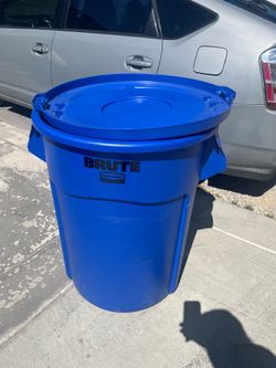 Industrial trash cans