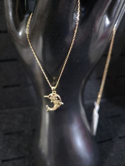 18k Gold Box Chain Necklace And Dolphin Pendant
