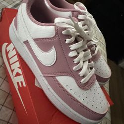 Brand New Nike Women’s 7.5 Pink & White (Court Vision)