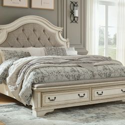 Realyn Chipped White King Storage Panel Bed

