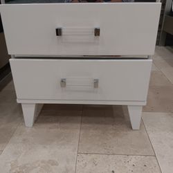 *Summer Sale Event*---Colby Mature White Queen/King Bedroom Sets---Starting At $899---Delivery And Financing🤝