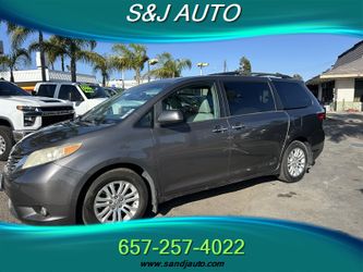 2017 Toyota Sienna XLE 8-Passenger