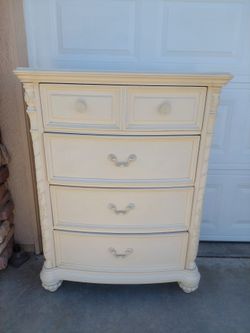 Broyhill dresser
